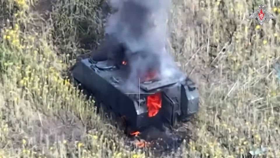 Уничтожение барражирующими боеприпасами «Ланцет» бронетранспортёра Pbv 302 в Сумской области и M113 в Харьковской области Уничтожение барражирующими боеприпасами «Ланцет» бронетранспортёра Pbv 302 в Сумской области и M113 в Харьковской области