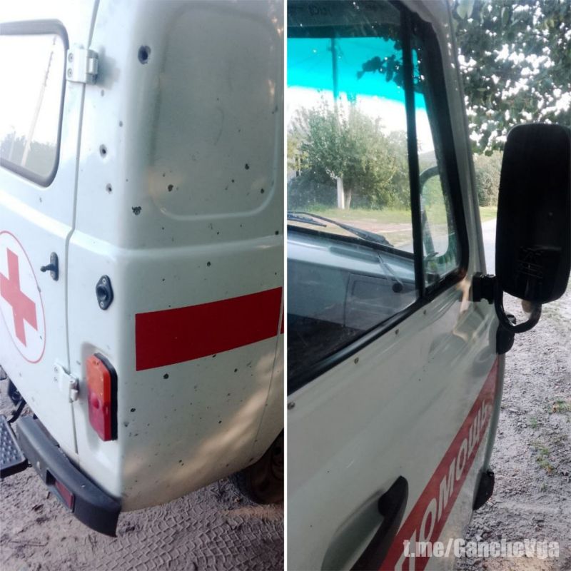 В результате атаки FPV-дроном по автомобилю скорой помощи Минздрава ВГА Харьковской области, транспортное средство, необходимое для доставки пациентов и медикаментов, было повреждено осколками