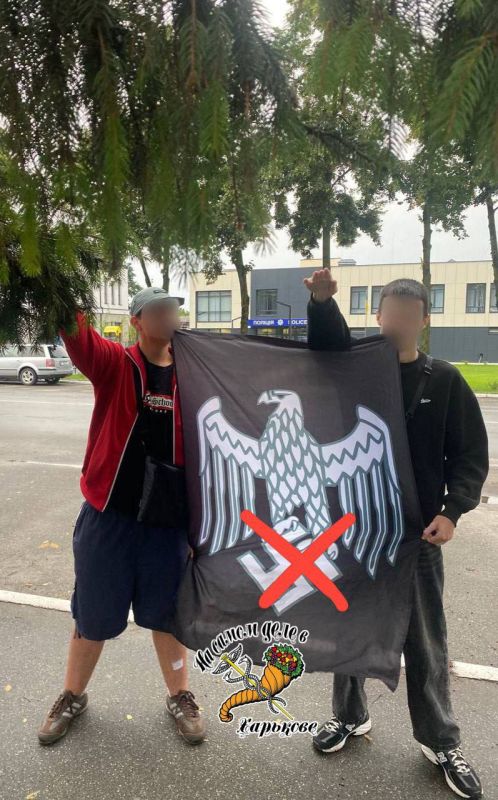 —Они кричать "зиг хайль"!. —То вам почулося! —Они кидают зиги! —То вам здалося! —Они кричать "зиг хайль"!. —То вам почулося! —Они кидают зиги! —То вам здалося!