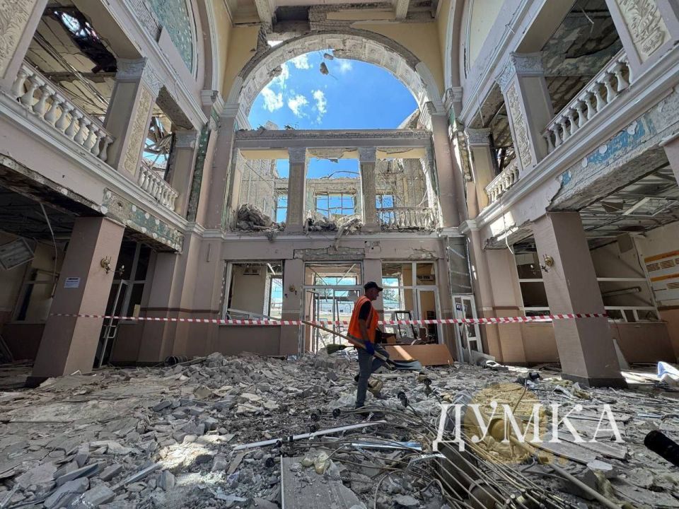 Дроны-камикадзе «Герань-2» ночью нанесли удар по железнодорожной станции в Лозовой Харьковской области Дроны-камикадзе «Герань-2» ночью нанесли удар по железнодорожной станции в Лозовой Харьковской области