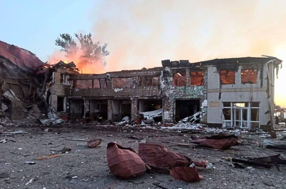 Юрий Котенок: Вокзал в Лозовой на Харьковском направлении, по которому ночью отработали "Герани" Юрий Котенок: Вокзал в Лозовой на Харьковском направлении, по которому ночью отработали "Герани"