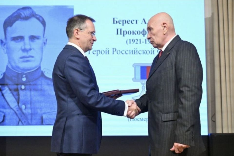 Внуку Алексея Береста передана Золотая Звезда Героя России