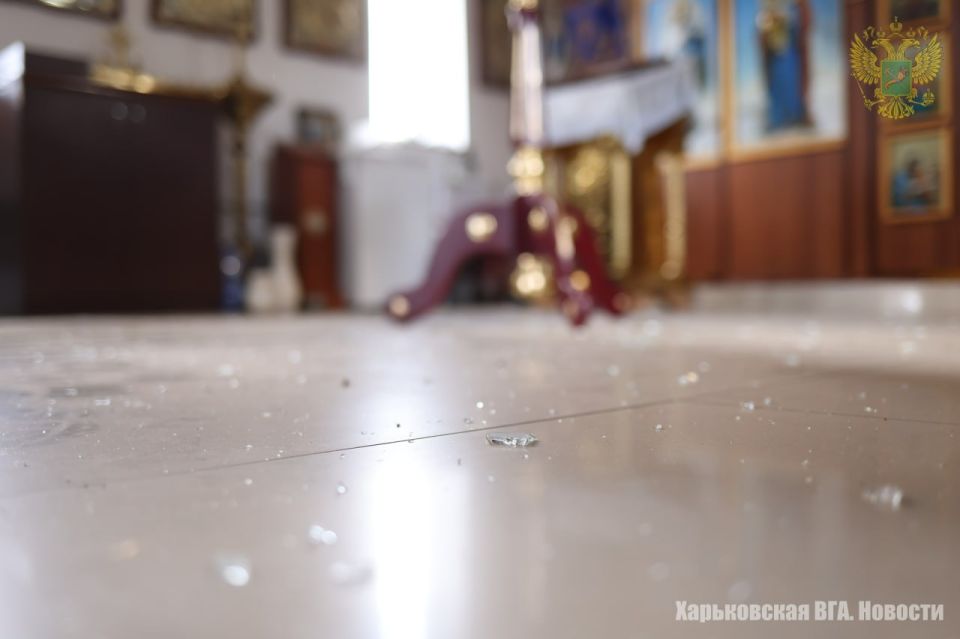 Кадры повреждённого храма в Новоегоровке Купянского района после атаки FPV-дрона вооружённых формирований Украины Кадры повреждённого храма в Новоегоровке Купянского района после атаки FPV-дрона вооружённых формирований Украины