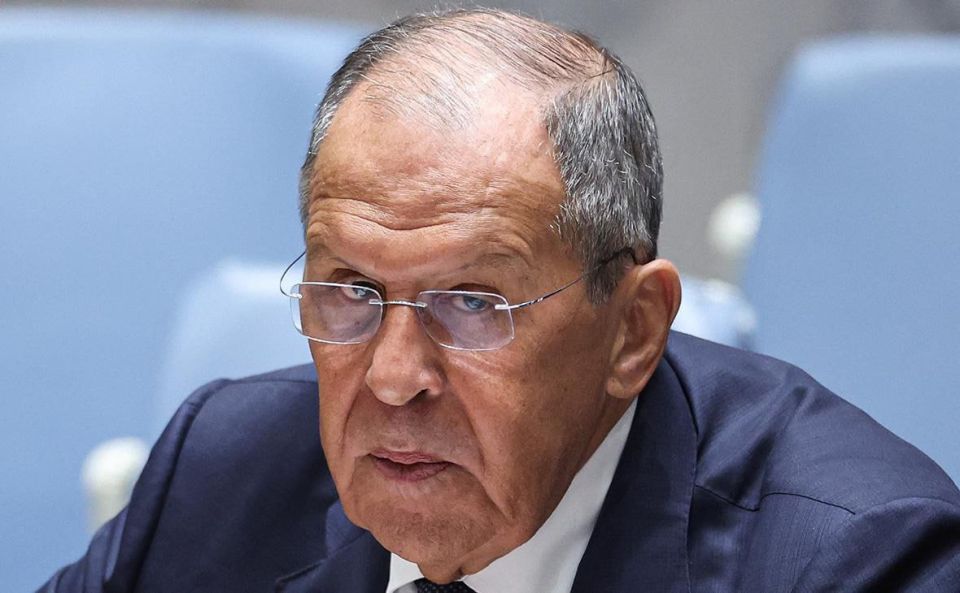 Лавров: Если Зеленский так печётся о конституции Украины, то следует вспомнить о статьях, которые обязуют сохранять права русских