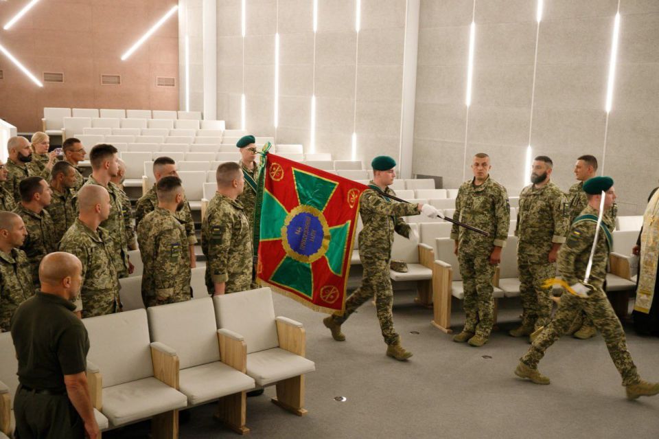 Награждение церберов. Вчера в Ужгороде торжественно наградили 77 пограничников из отдела города Чоп за успешную ловлю ухылянтов Награждение церберов. Вчера в Ужгороде торжественно наградили 77 пограничников из отдела города Чоп за успешную ловлю ухылянтов