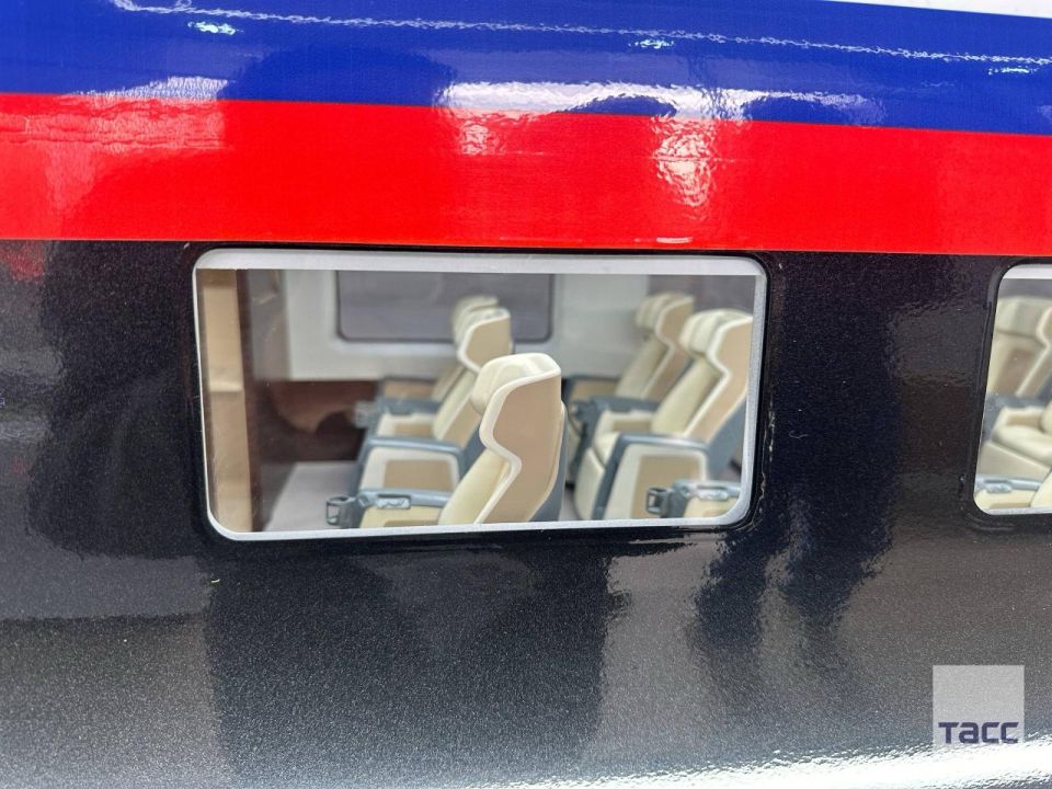 Холдинг "Синара — транспортные машины" представил макет первого российского высокоскоростного поезда, передает корреспондент ТАСС Холдинг "Синара — транспортные машины" представил макет первого российского высокоскоростного поезда, передает корреспондент ТАСС