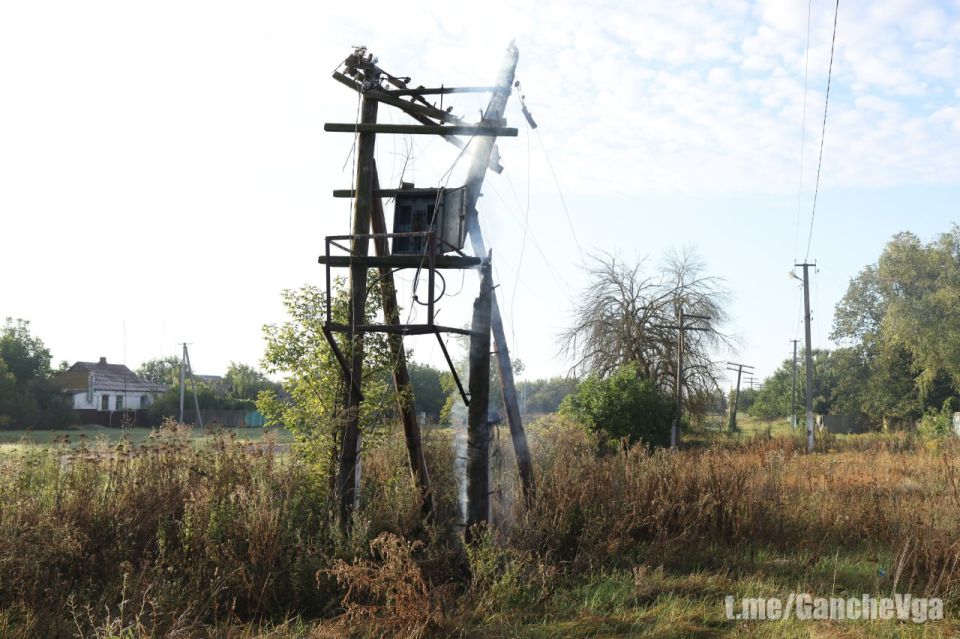 Виталий Ганчев: Боевики киевского режима, применяя FPV-дроны, нанесли удары по электрическому щиту в Лимане Втором и по электротрансформатору в Новоегоровке Купянского района Виталий Ганчев: Боевики киевского режима, применяя FPV-дроны, нанесли удары по электрическому щиту в Лимане Втором и по электротрансформатору в Новоегоровке Купянского района