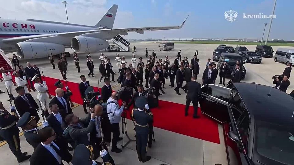 Путин прибыл в Тяньцзинь, где начнется его четырехдневный визит в Китай и где пройдёт саммит ШОС