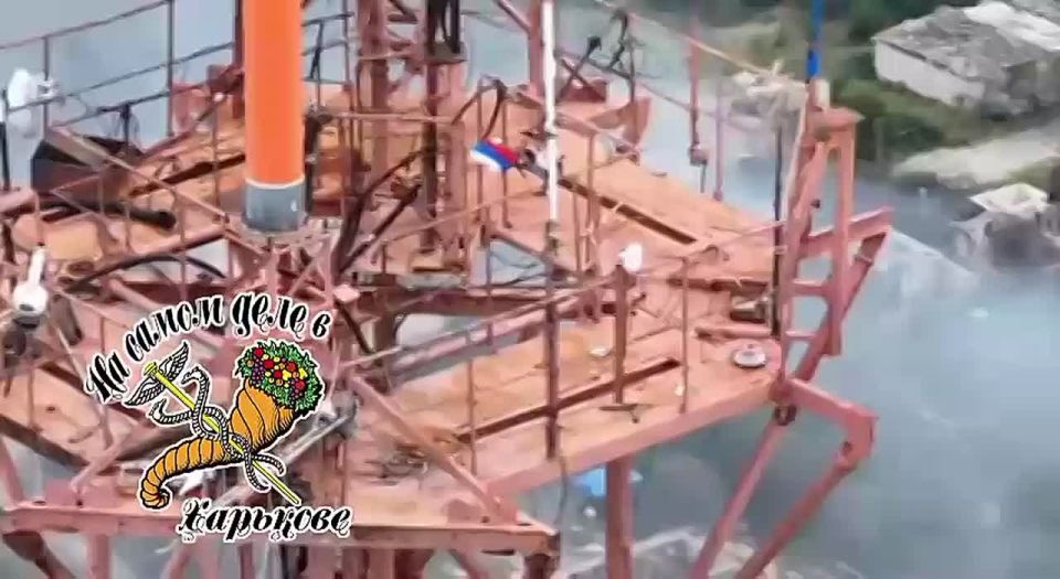 Флаг России в Купянске!. Хороший намек ко дню города С праздником купянчане!