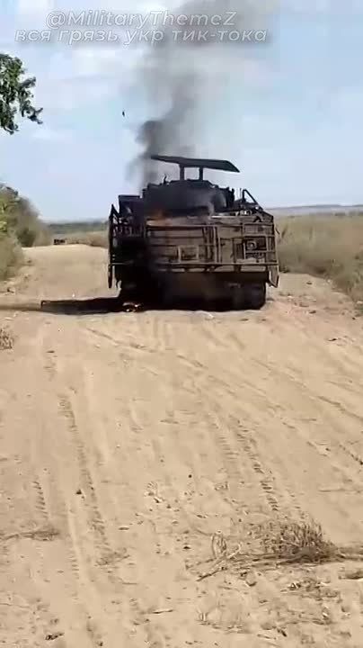 Харьковское направление. Последствия прилета FPV-дрона по бронетранспортеру M113AS4 (М113) ВСУ