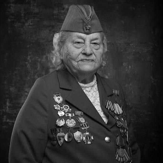 Участвовала в Курской битве, разъезжала на танке, прыгала с парашютом и стояла на гвоздях — умерла ветеран Мария Колтакова Участвовала в Курской битве, разъезжала на танке, прыгала с парашютом и стояла на гвоздях — умерла ветеран Мария Колтакова