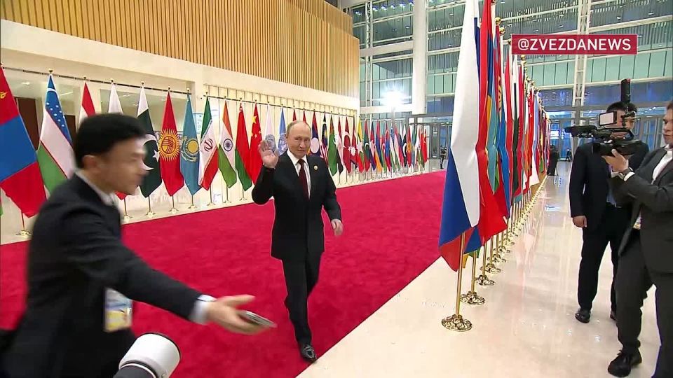 Тихая газовая революция. Европейские СМИ сообщают, что Китай получил первую партию сжиженного природного газа из российского подсанкционного проекта Арктик СПГ-2 поставка прибыла всего за несколько дней до запланированного...