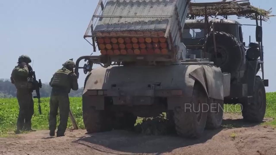 Андрей Руденко: Расчеты реактивных систем залпового огня (РСЗО) «Град» 44-го армейского корпуса группировки войск «Север» уничтожили пункты управления БпЛА, позиции с живой силой и бронетехнику ВСУ на Харьковском направлении...