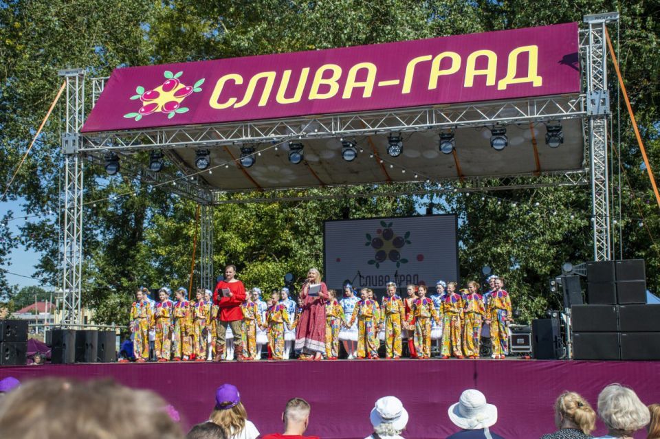 Яркий, самобытный праздник собрал сотни людей в Кромском районе