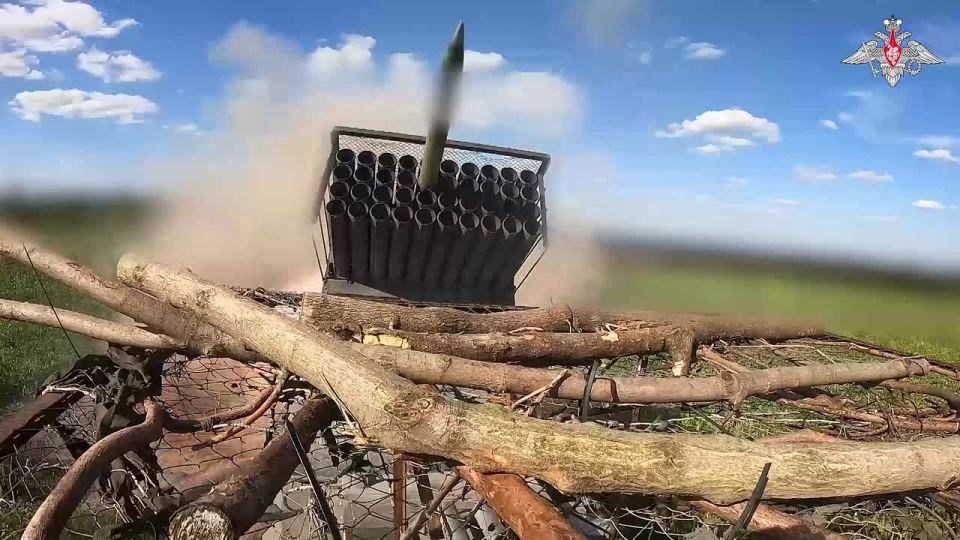 Минобороны России: Расчеты РСЗО «Град» группировки войск «Север» уничтожили замаскированные позиции и скопления живой силы подразделений ВСУ на Харьковском направлении