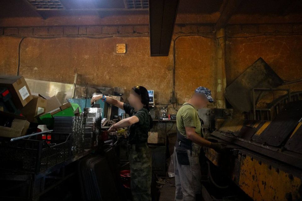 Андрей Руденко: Лидер ЛДПР наградил белгородских волонтеров, которые производят бронелисты для нашей техники в зоне СВО