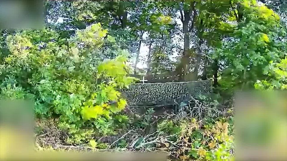 Оптоволоконный FPV-дрон "КВН" поражает хорватскую буксируемую РСЗО M93A3 Heron ВСУ в Харьковской области