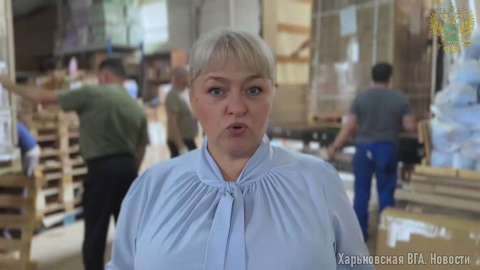 На склад Военно-гражданской администрации Харьковской области прибыл очередной гуманитарный груз от МЧС России