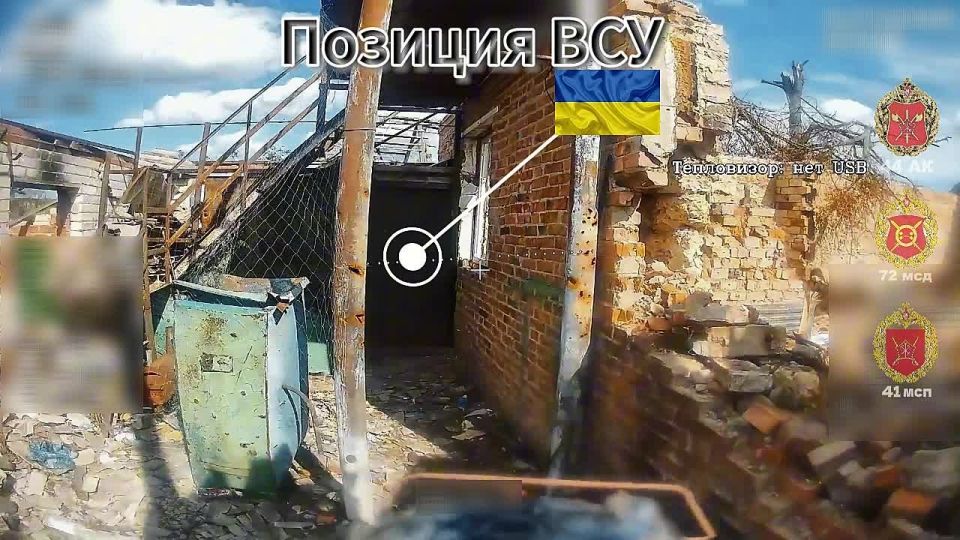 Долго стучались, пришлось самим открыть