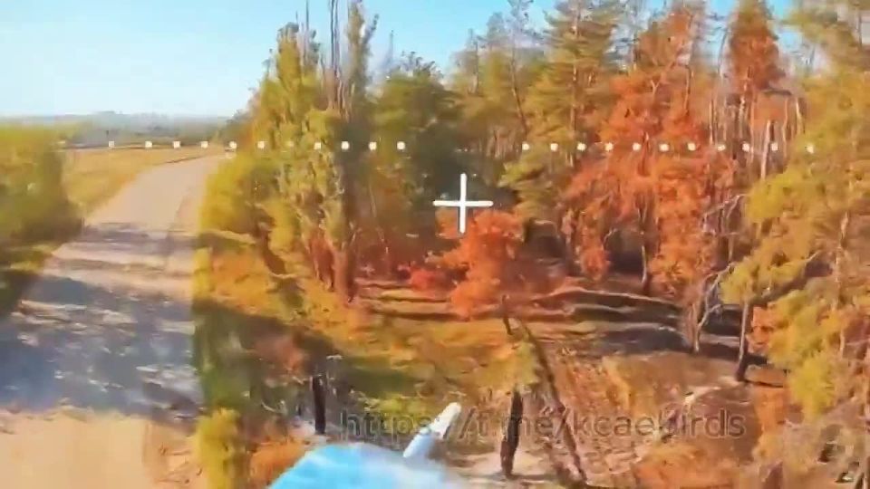 Работа российских операторов FPV-дронов или видео о том, как поступают дроноводы при встрече с гражданскими в Купянске