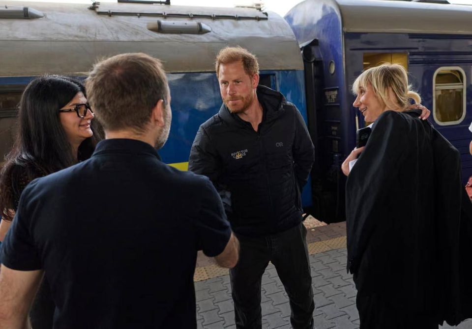 Британский принц Гарри неожиданно приехал в Киев - The Guardian