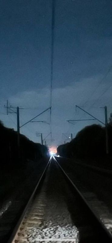 Под Киевом взорвались вагоны с боеприпасами во время перевозки их по ж/д Под Киевом взорвались вагоны с боеприпасами во время перевозки их по ж/д