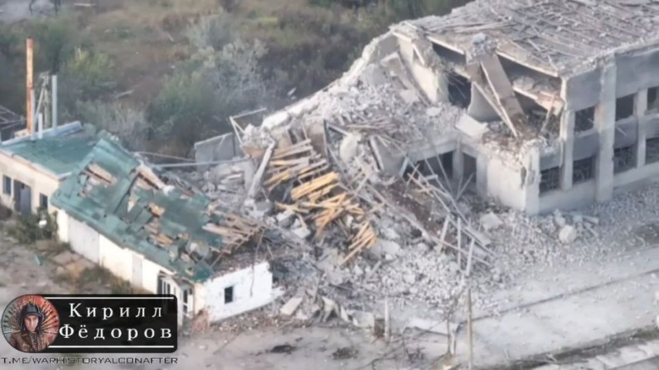 ВКС хоронит украинских боевиков ЗАЖИВО ВКС хоронит украинских боевиков ЗАЖИВО