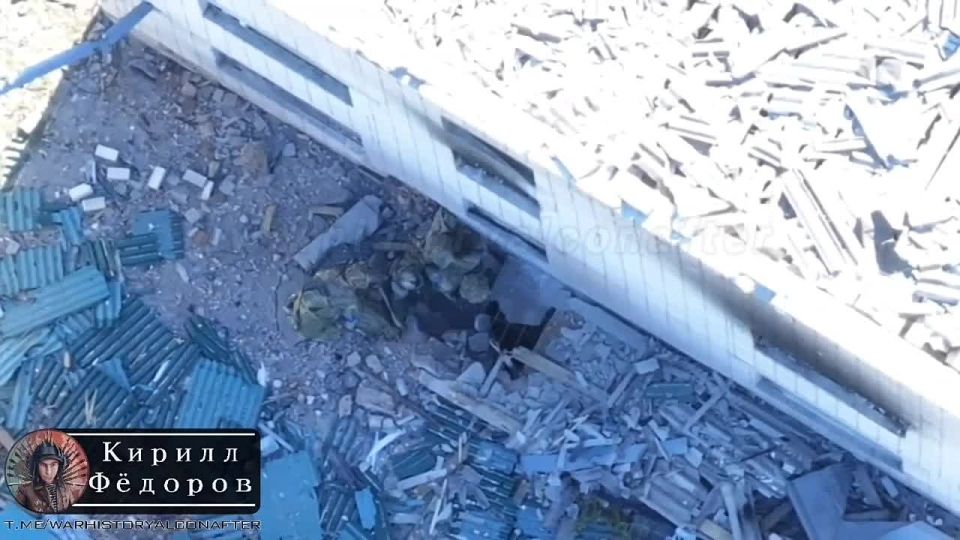 ВКС хоронит украинских боевиков ЗАЖИВО