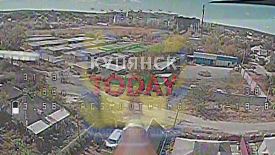 Купянское направление. Уничтожение транспорта ВСУ, припаркованного рядом с ремонтной базой, организованной в частном доме