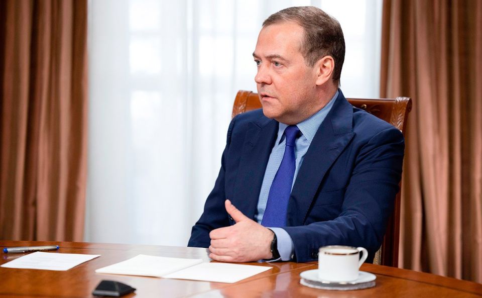 Дмитрий Анатольевич:. «Чем ближе становится час нашей окончательной победы над киевскими неонацистами, тем дальше в свой собственный космос уходит странная и бессмысленная организация — Совет Европы. Не зря мы вышли из этой...