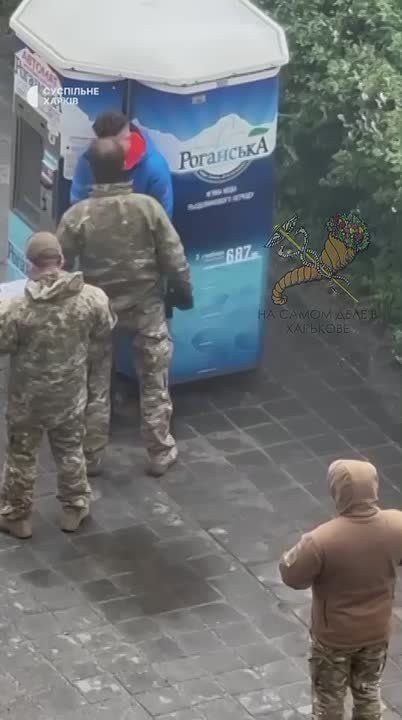 -- Он меня бесил. Именно так на суде объяснил причину своих действий ТЦКашник, избивший учителя в Харькове