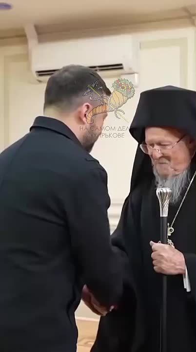 Кто-нибудь скажет Варфоломею, что этот лозунг звучит почти как хай Гитлер?