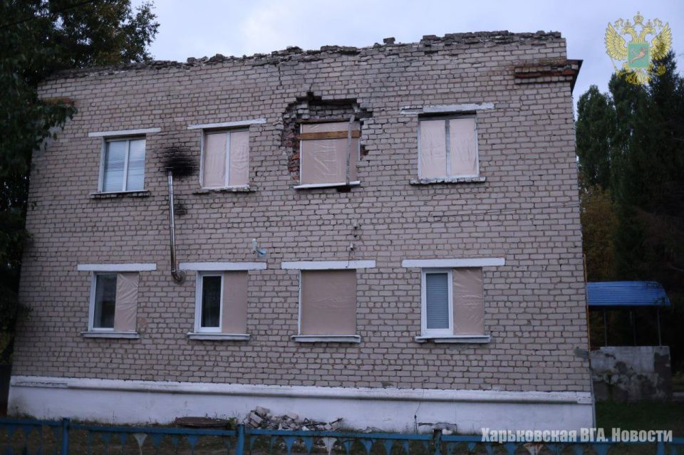 Село Тополи Купянского района страдает от разрушений социальных объектов и домов мирных жителей из-за хаотичных ударов вооруженных формирований Украины Село Тополи Купянского района страдает от разрушений социальных объектов и домов мирных жителей из-за хаотичных ударов вооруженных формирований Украины