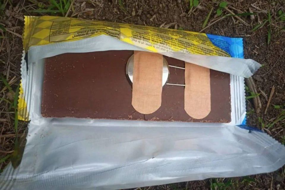 На левобережье Днепра украинские войска продолжают дистанционное минирование, превращая обычные вещи в смертельные ловушки: от дорог до детских игрушек На левобережье Днепра украинские войска продолжают дистанционное минирование, превращая обычные вещи в смертельные ловушки: от дорог до детских игрушек