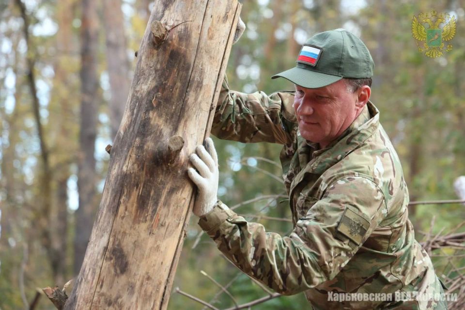 Сотрудники Военно-гражданской администрации оказали помощь в заготовке дров военнослужащим, которые несут службу на Харьковском направлении Сотрудники Военно-гражданской администрации оказали помощь в заготовке дров военнослужащим, которые несут службу на Харьковском направлении