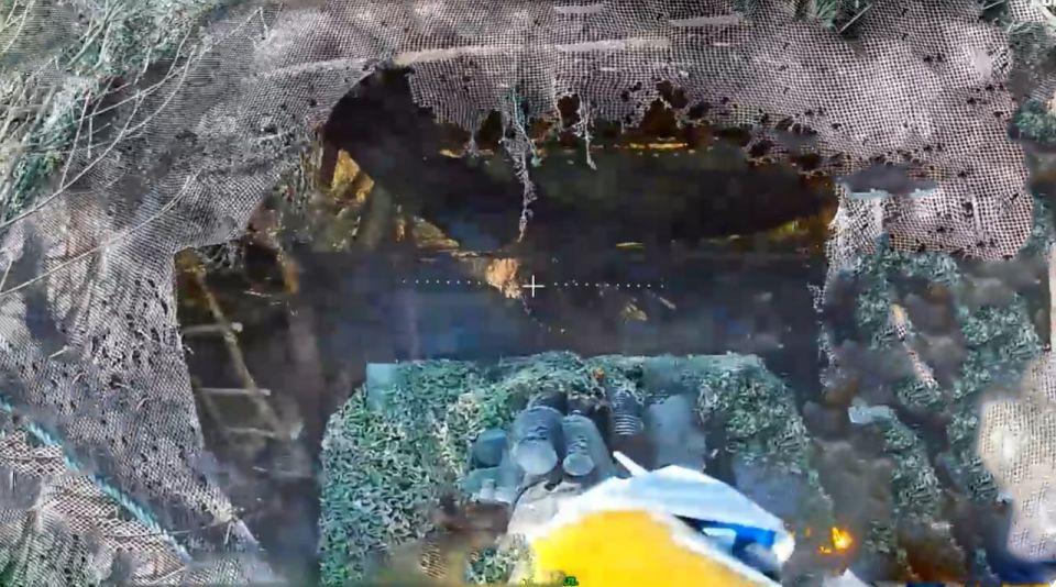 Гаубица M114 на вооружении ВСУ в объективе российского дрона-камикадзе Гаубица M114 на вооружении ВСУ в объективе российского дрона-камикадзе