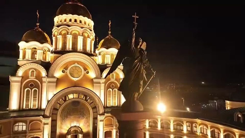 В небе Салехарда (Ямал) из дронов создали изображения, посвященные Великой Победе