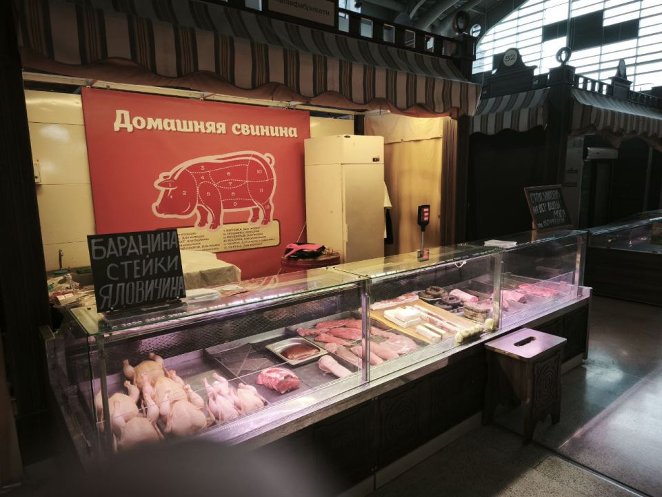 Украинские «мовные активисты» ходили по Сумскому рынку в Харькове и неожиданно обнаружили упоминание о себе на русском языке