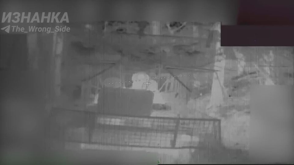 Уничтожение 122-мм САУ 2С1 «Гвоздика» ВСУ FPV-дроном ВС РФ в районе н.п. Самборовка на Купянском направлении