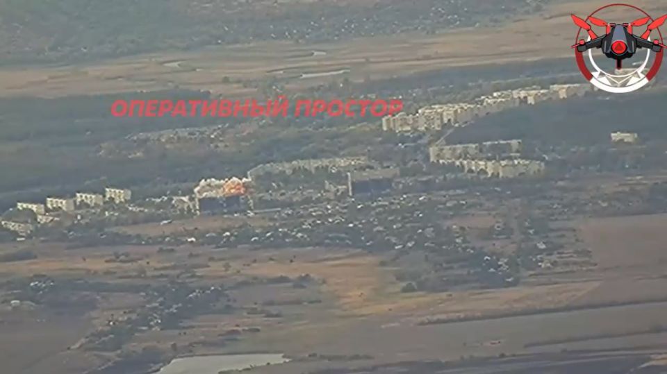 Лётчики ВКС России в интересах ГрВ "Запад" с помощью ФАБ-3000 с УМПК поразили ПВД ОБрТрО (вероятно, 114-й) в н. п. Ковшаровка (49.629245,37.691452) на Купянском направлении в Харьковской области, сообщает канал "Оперативный... Лётчики ВКС России в интересах ГрВ "Запад" с помощью ФАБ-3000 с УМПК поразили ПВД ОБрТрО (вероятно, 114-й) в н. п. Ковшаровка (49.629245,37.691452) на Купянском направлении в Харьковской области, сообщает канал "Оперативный...