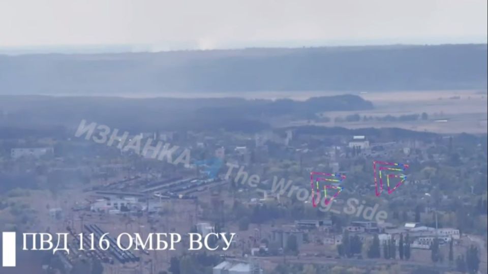 ВКС России с помощью фугасных авиабомб ФАБ-250 с УМПК нанесли удар по пункту временной дислокации 116-й ОМБр ВСУ (49.67842 37.63660) в посёлке Купянск-Узловой в зоне ответственности ГрВ "Запад" в Харьковской области ВКС России с помощью фугасных авиабомб ФАБ-250 с УМПК нанесли удар по пункту временной дислокации 116-й ОМБр ВСУ (49.67842 37.63660) в посёлке Купянск-Узловой в зоне ответственности ГрВ "Запад" в Харьковской области