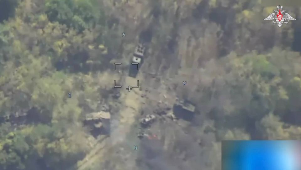 Удар ОТРК «Искандер-М» с воздушным подрывом по скоплению транспорта ВСУ , заявленного как РСЗО HIMARS, в районе села Средний Бурлук Харьковской области Удар ОТРК «Искандер-М» с воздушным подрывом по скоплению транспорта ВСУ , заявленного как РСЗО HIMARS, в районе села Средний Бурлук Харьковской области