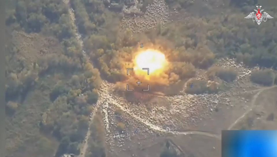 Удар ОТРК «Искандер-М» с воздушным подрывом по скоплению транспорта ВСУ , заявленного как РСЗО HIMARS, в районе села Средний Бурлук Харьковской области Удар ОТРК «Искандер-М» с воздушным подрывом по скоплению транспорта ВСУ , заявленного как РСЗО HIMARS, в районе села Средний Бурлук Харьковской области