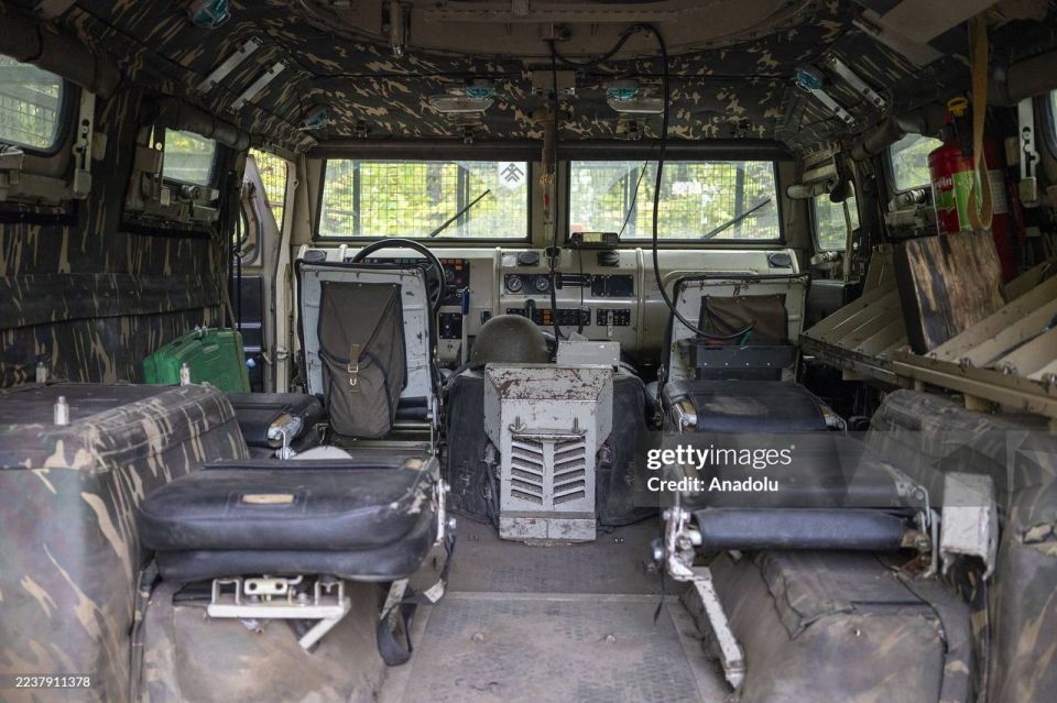 Трофейный бронеавтомобиль АСН-233115 «Тигр-М СпН» на вооружении 13-й отдельной бригады оперативного назначения «Хартия» Национальной гвардии Украины в Харьковской области Трофейный бронеавтомобиль АСН-233115 «Тигр-М СпН» на вооружении 13-й отдельной бригады оперативного назначения «Хартия» Национальной гвардии Украины в Харьковской области