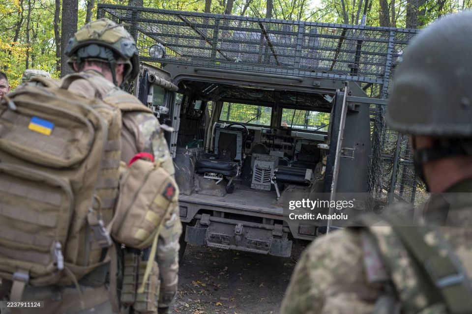 Трофейный бронеавтомобиль АСН-233115 «Тигр-М СпН» на вооружении 13-й отдельной бригады оперативного назначения «Хартия» Национальной гвардии Украины в Харьковской области Трофейный бронеавтомобиль АСН-233115 «Тигр-М СпН» на вооружении 13-й отдельной бригады оперативного назначения «Хартия» Национальной гвардии Украины в Харьковской области