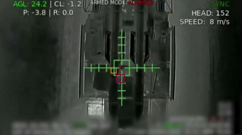 Ещё один случай, где украинский беспилотник садится на российский ЗРК и тем самым наводит огневые средства Ещё один случай, где украинский беспилотник садится на российский ЗРК и тем самым наводит огневые средства