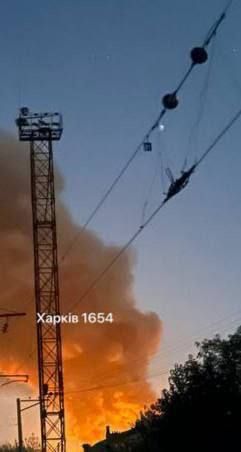 Два майора: Харьков. Работали наши "Герани" и ракетное вооружение, сообщают о перебоях со светом Два майора: Харьков. Работали наши "Герани" и ракетное вооружение, сообщают о перебоях со светом