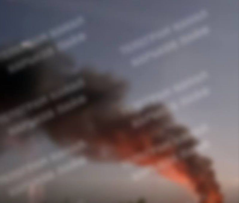 Сильный пожар после одного из прилётов в Харькове