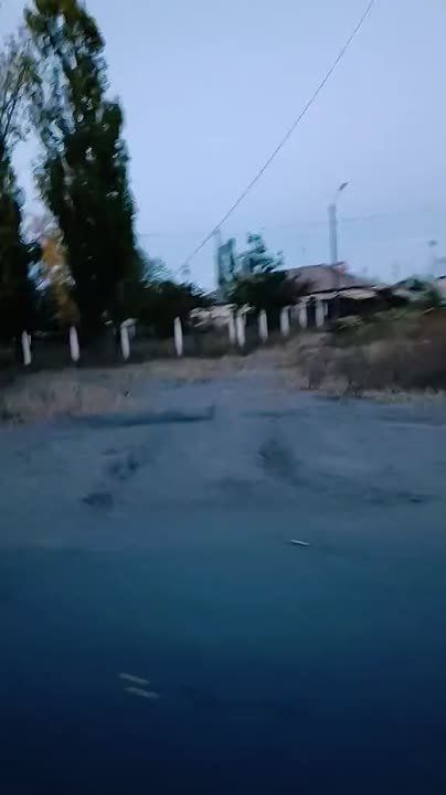 Купянск-Узловой, ул. Жуковского. На видео сгоревший 14 дом (дом энергетиков) примерно неделю назад