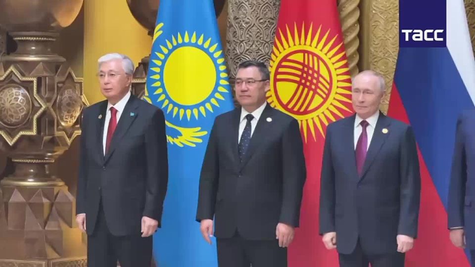 Залетевшие к нам на огонёк заукраинцы, осторожно! Вы наблюдаете кадры изоляции России в Душанбе))